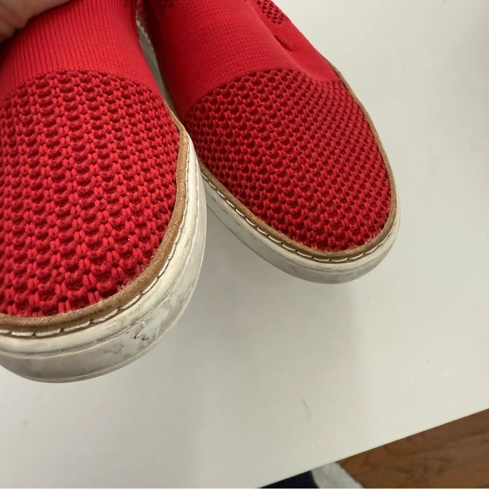 Ugg Sammy Slip On Knit Sneaker Red Casual Size 9